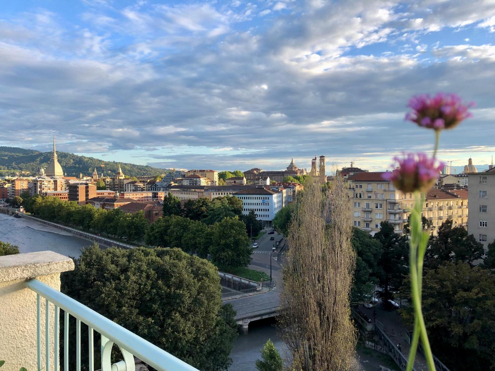 Apartamento Attico Ellen Terrazza Con Vista Turín Exterior foto