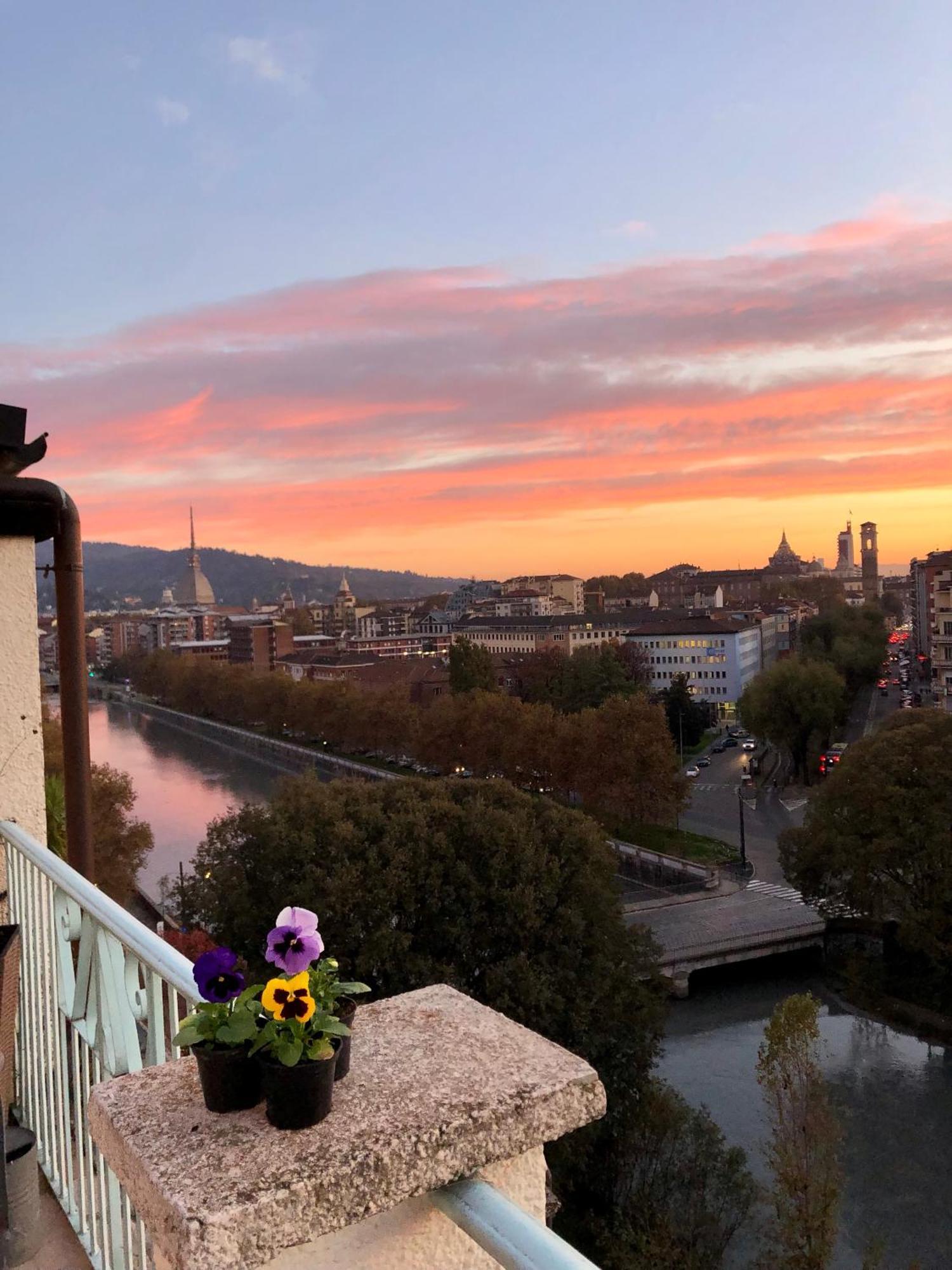 Apartamento Attico Ellen Terrazza Con Vista Turín Exterior foto