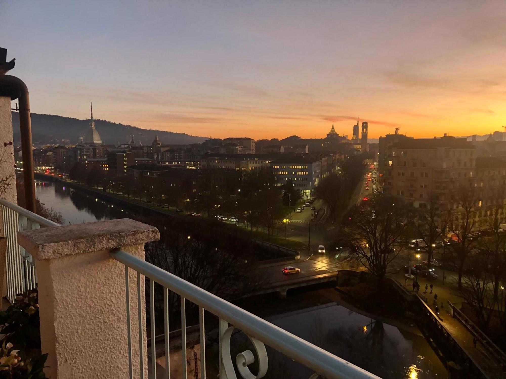 Apartamento Attico Ellen Terrazza Con Vista Turín Exterior foto